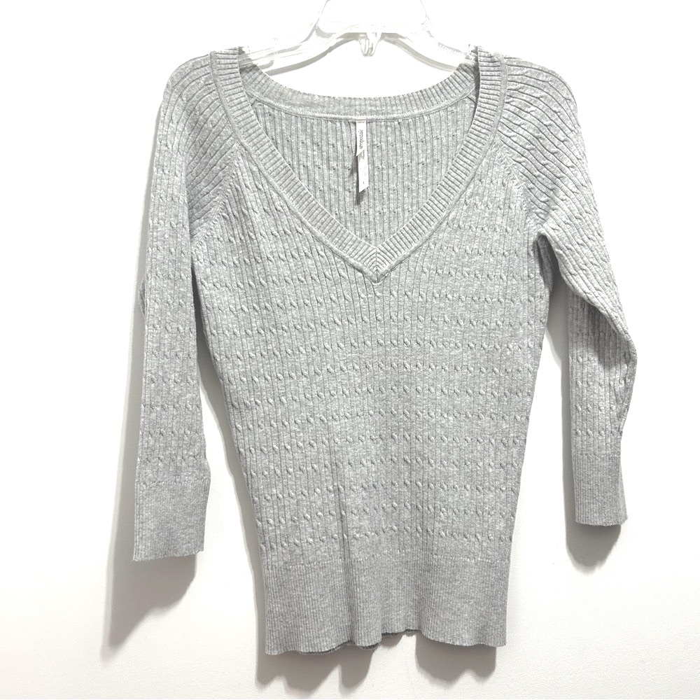 Aeropostale Women’s Gray V-Neck Cable Knit Sweater